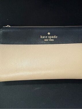 Kate Spade Two-Tone Black and Beige Zip Wristlet